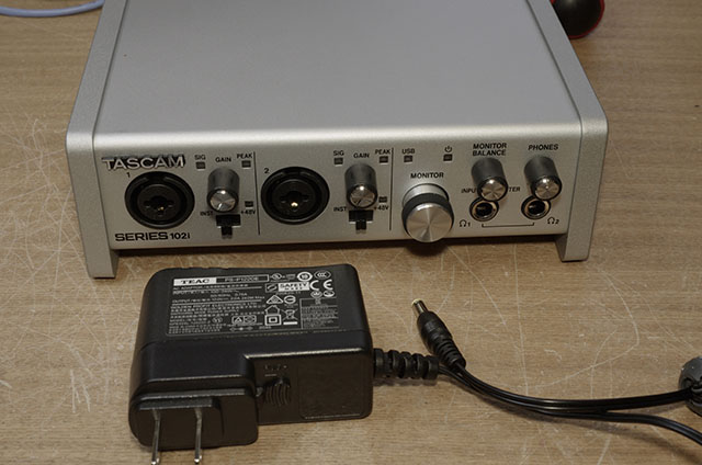 TASCAM 102i 